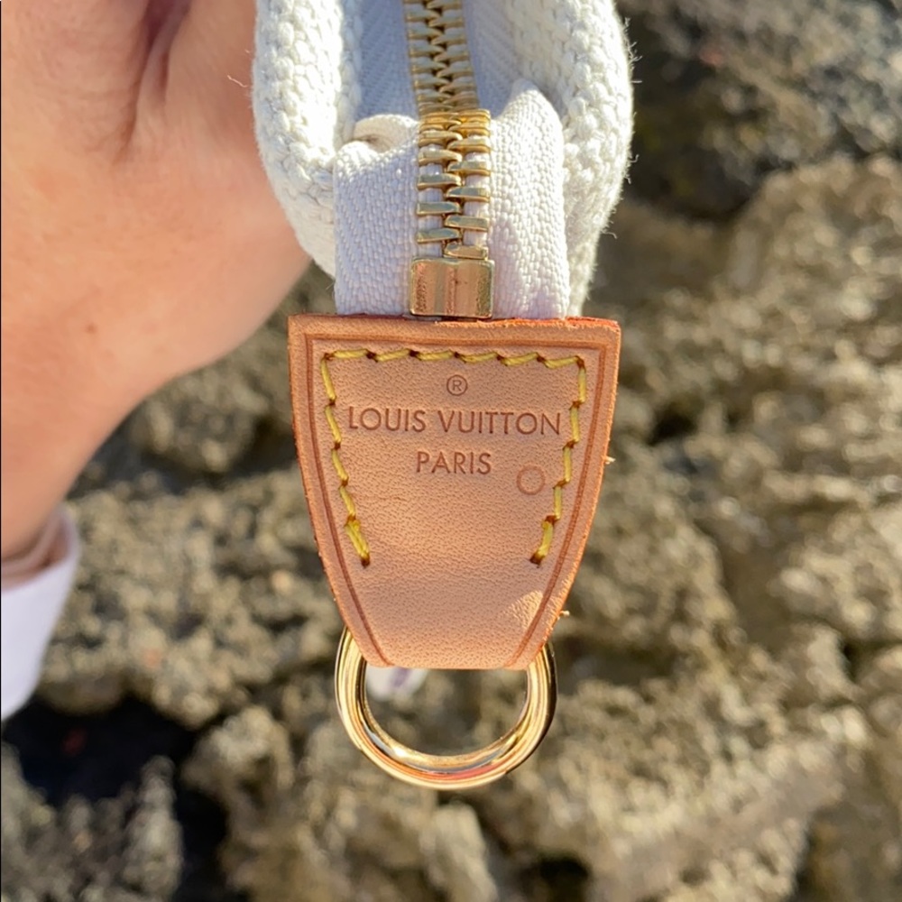 Louis Vuitton Antigua Pouch - Picture 3 of 6